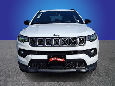 Used 2024 Jeep Compass Latitude AWD/4WD image 2