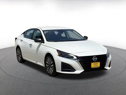 Used 2025 Nissan Altima 2.5 SV FWD image 3