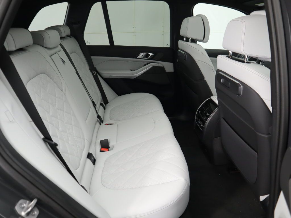 Certified 2026 BMW X5 sDrive40i w/ Climate Comfort Package RWD image 24