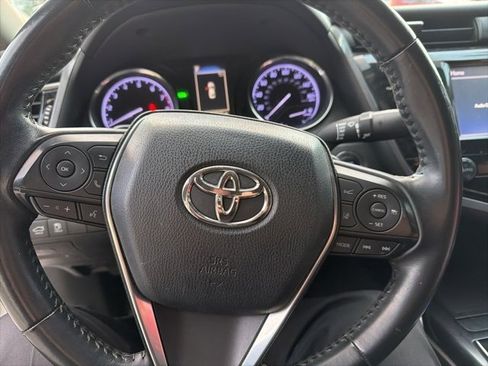 Used 2019 Toyota Camry image 3