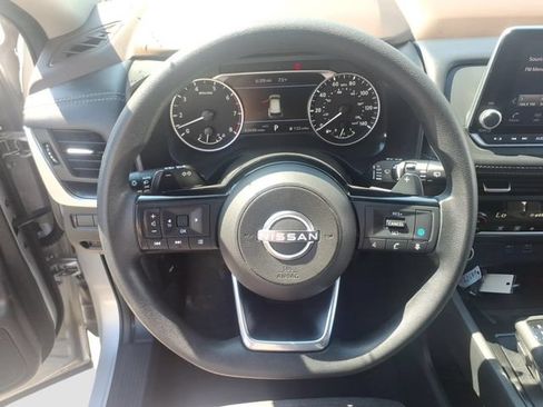 Used 2023 Nissan Rogue SV AWD/4WD image 5