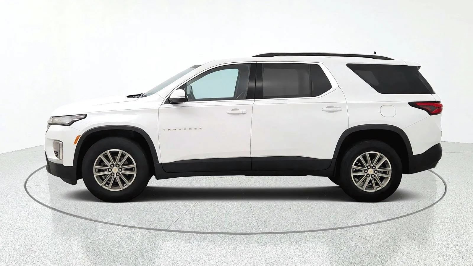 Used 2023 Chevrolet Traverse LT FWD image 5