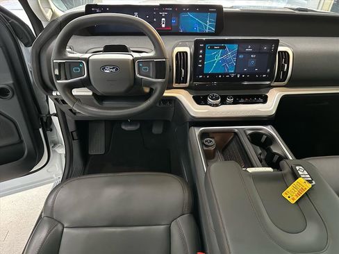 Certified 2025 Ford Expedition Active image 32