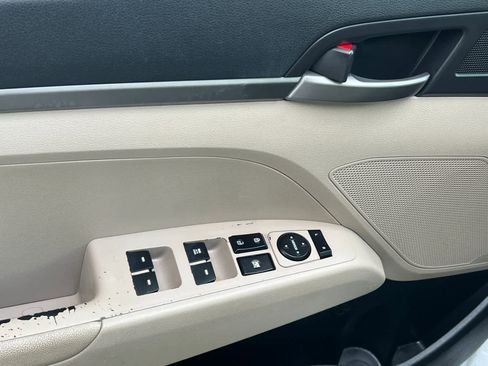 Used 2018 Hyundai Elantra SE image 13