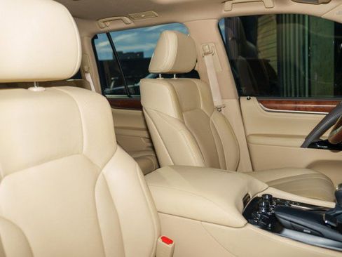 Used 2021 Lexus LX 570 4WD w/ Luxury Package image 16