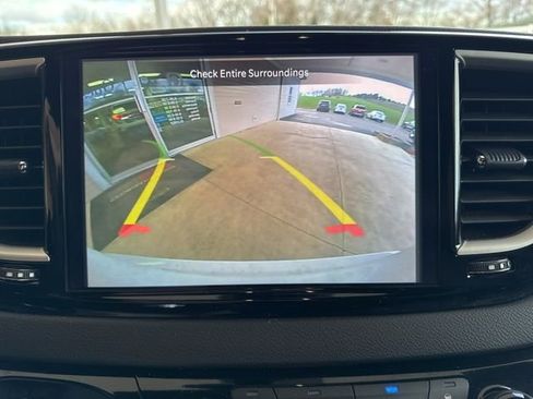 Used 2025 Chrysler Pacifica Select FWD image 23