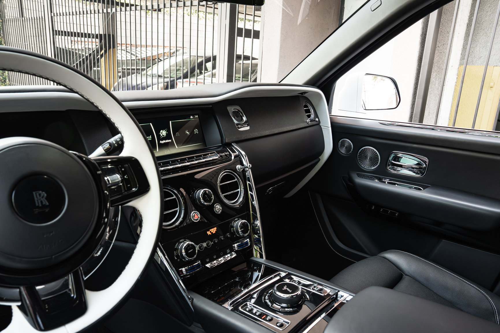Used 2023 Rolls-Royce Cullinan w/ Technology Package AWD/4WD image 18