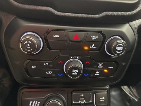 Used 2023 Jeep Renegade Latitude w/ Sun/Sound Group AWD/4WD image 31
