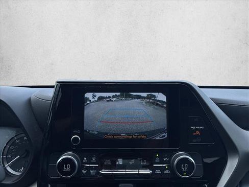 Used 2023 Toyota Highlander L FWD image 14
