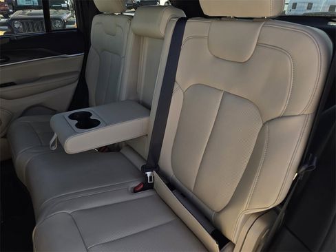 New 2025 Jeep Grand Cherokee Limited w/ Luxury Tech Group II image 13