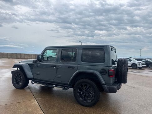 Used 2025 Jeep Wrangler Unlimited Sahara AWD/4WD image 12