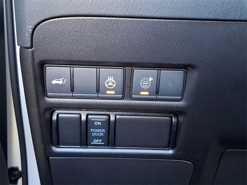 Used 2024 Nissan Armada SL w/ Captain's Chairs Package image 29