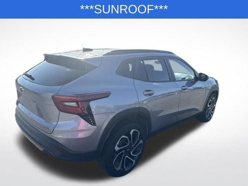 Used 2025 Chevrolet Trax RS w/ Sunroof Package FWD image 6