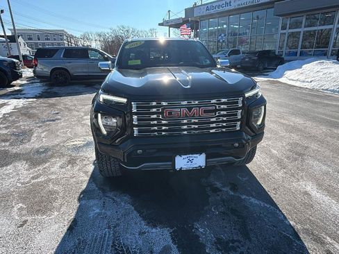 Used 2023 GMC Canyon Denali image 2