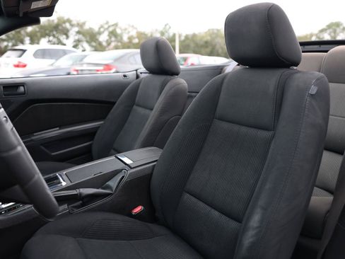 Used 2010 Ford Mustang Convertible RWD image 6