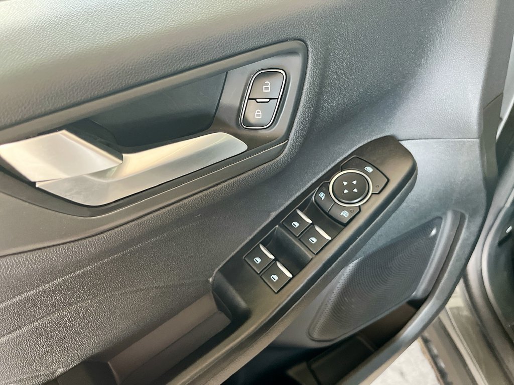 Used 2025 Ford Escape SE FWD image 18