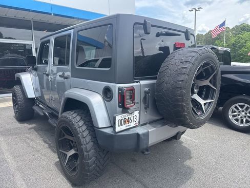 Used 2018 Jeep Wrangler Unlimited Sahara AWD/4WD image 10