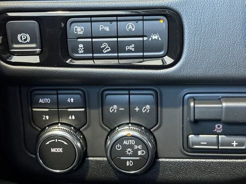 New 2026 GMC Yukon Denali w/ Advanced Technology Package AWD/4WD image 34