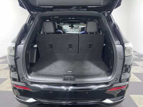 Used 2024 Buick Enclave Avenir image 18