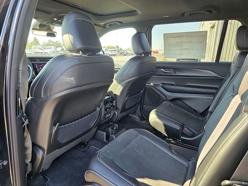 New 2025 Jeep Grand Cherokee L Altitude image 12