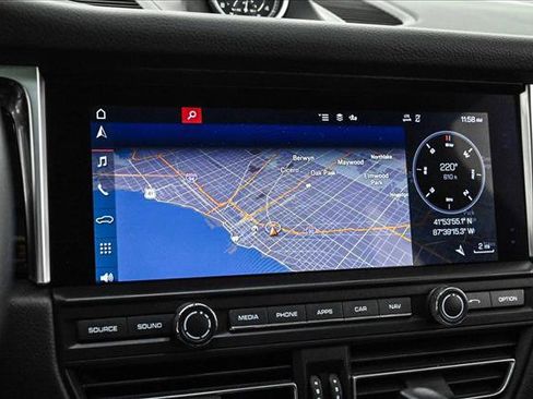 Used 2021 Porsche Macan image 13