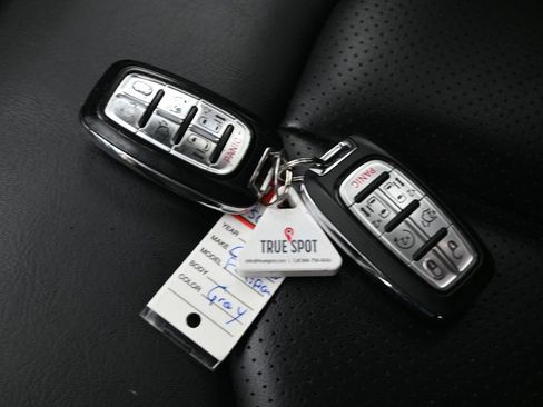 Used 2023 Chrysler Pacifica Touring-L FWD image 29