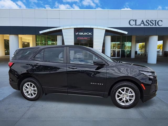 Used 2023 Chevrolet Equinox LS FWD image 9