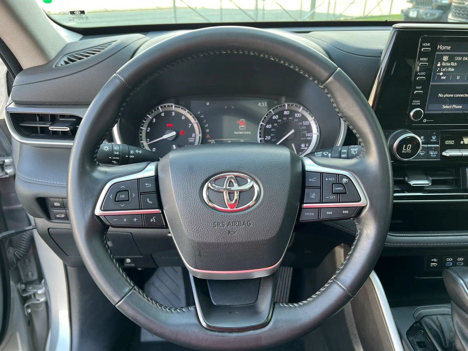 Used 2022 Toyota Highlander XLE AWD/4WD image 17