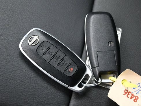 Used 2024 Nissan Sentra SR w/ SR Premium Package image 17