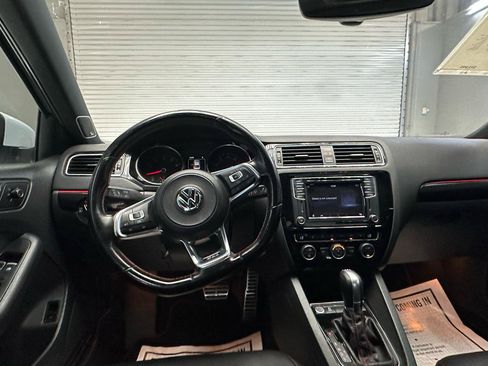 Used 2017 Volkswagen Jetta GLI FWD image 14