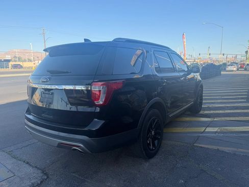 Used 2017 Ford Explorer XLT FWD image 5