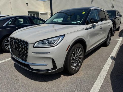 Used 2023 Lincoln Corsair Reserve w/ Equipment Group 201A FWD image 3