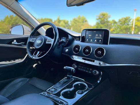 Used 2018 Kia Stinger RWD image 16