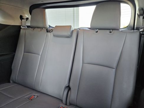 Used 2022 Toyota Highlander XLE image 31