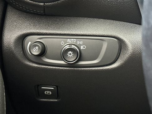 Used 2019 Chevrolet Blazer LT FWD image 35