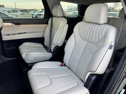 Used 2024 Hyundai Palisade Limited image 16