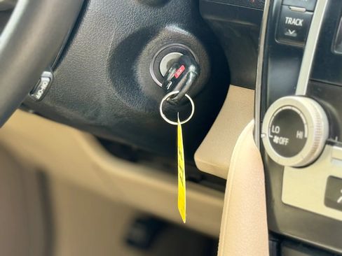 Used 2012 Toyota Camry LE image 26