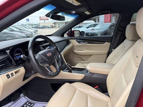 Used 2019 Cadillac XT5 FWD image 8