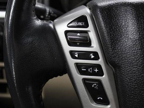 Used 2016 Nissan Titan SV image 12