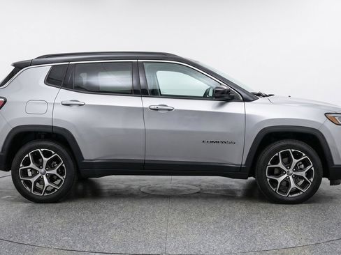 Used 2025 Jeep Compass Limited AWD/4WD image 9
