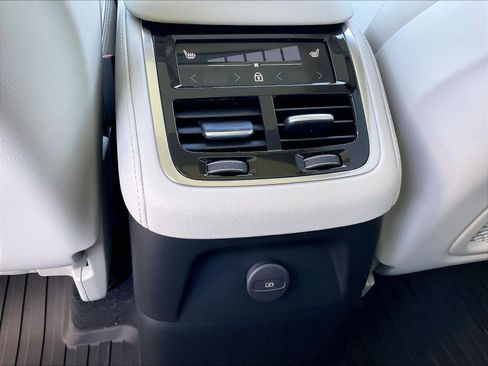 New 2026 Volvo XC90 T8 Ultra w/ Protection Package Premier image 16