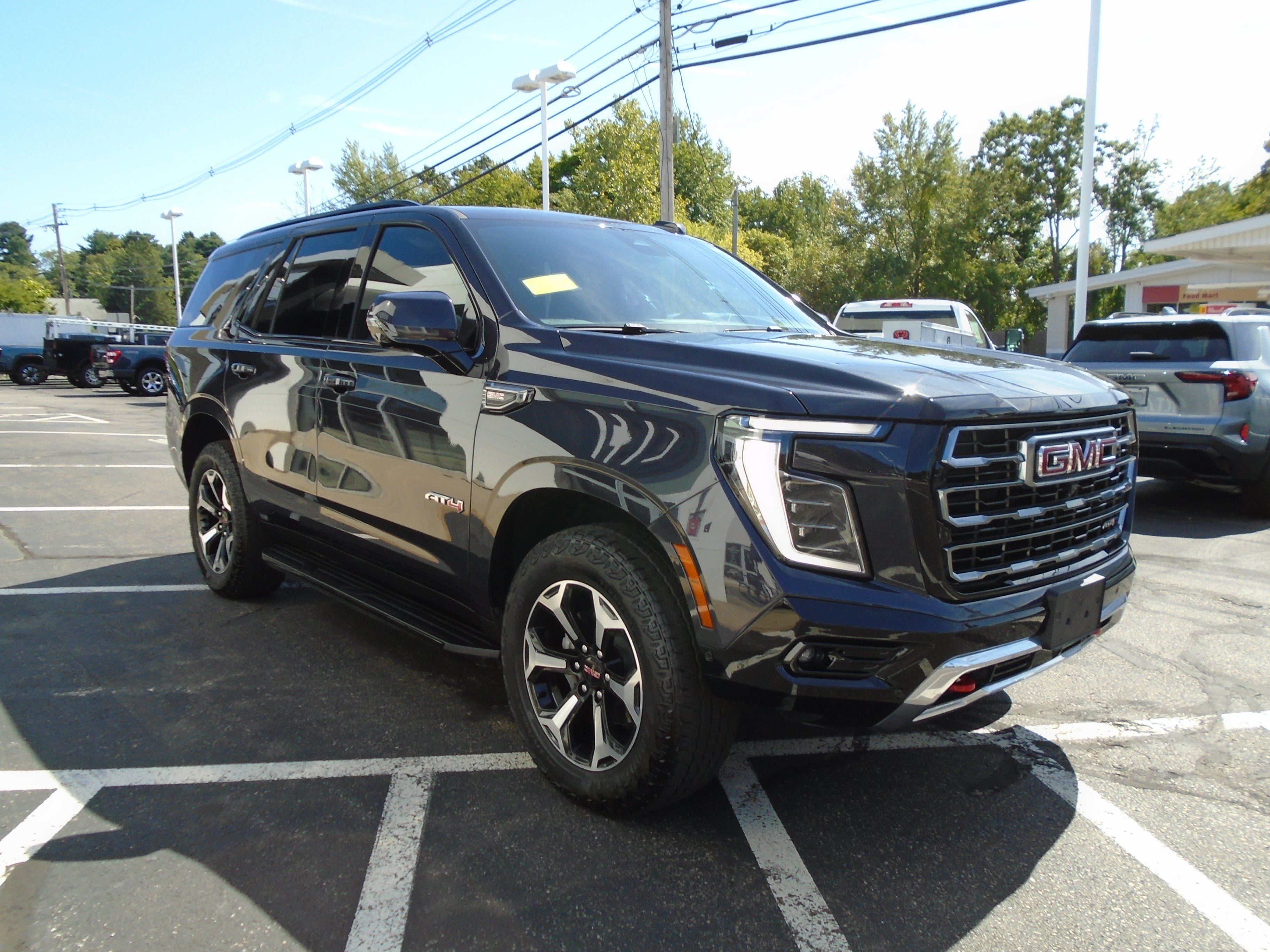 Used 2025 GMC Yukon AT4 AWD/4WD image 4