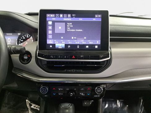 Certified 2022 Jeep Compass Limited w/ Sun and Sound Group AWD/4WD image 21