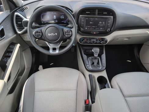 Used 2025 Kia Soul LX w/ LX Technology Package FWD image 27