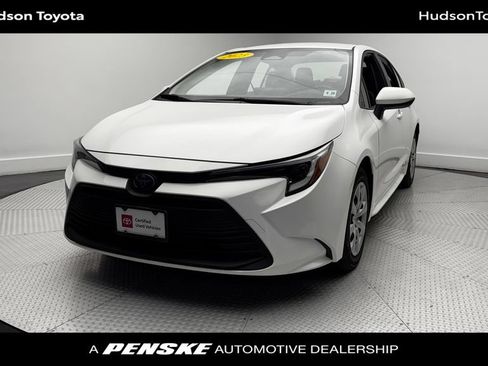 Used 2023 Toyota Corolla LE w/ Carpet Mat Package (TMS) AWD/4WD image 1