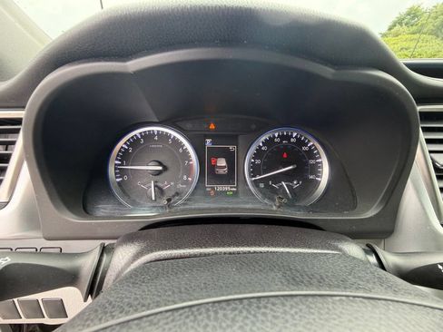 Used 2018 Toyota Highlander XLE AWD/4WD image 35