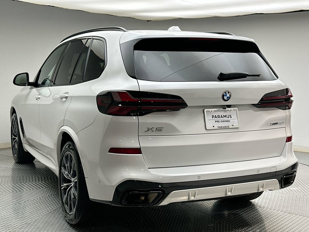 Used 2024 BMW X5 xDrive40i w/ M Sport Package AWD/4WD image 11