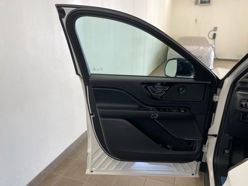 New 2025 Lincoln Aviator AWD w/ Jet Appearance Package image 14