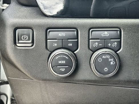Used 2023 Chevrolet Silverado 1500 LT AWD/4WD image 17