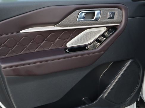 Used 2025 Ford Explorer Platinum w/ LUX Leather Package image 17